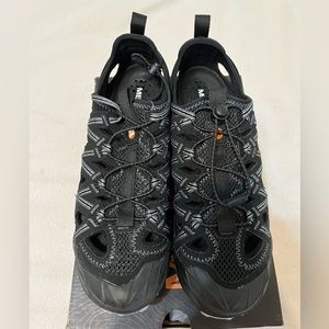 Merrell womens’s Choprock water and trail sandal size 8.5 Brand new. Black.